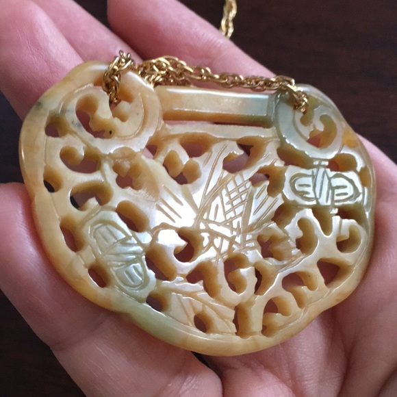 Estate Chinese yellow green gemstone pendant - Picture 6 of 7
